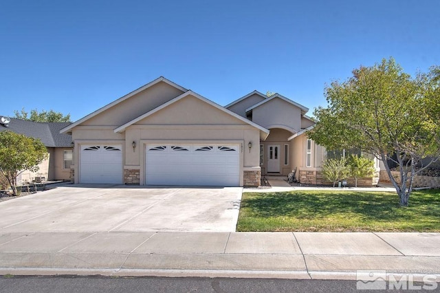 view of front facade featuring a garage and a front lawn