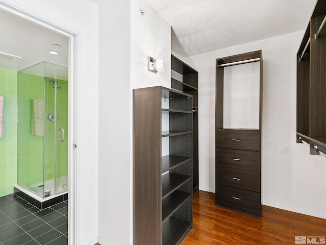 walk in closet with dark hardwood / wood-style floors