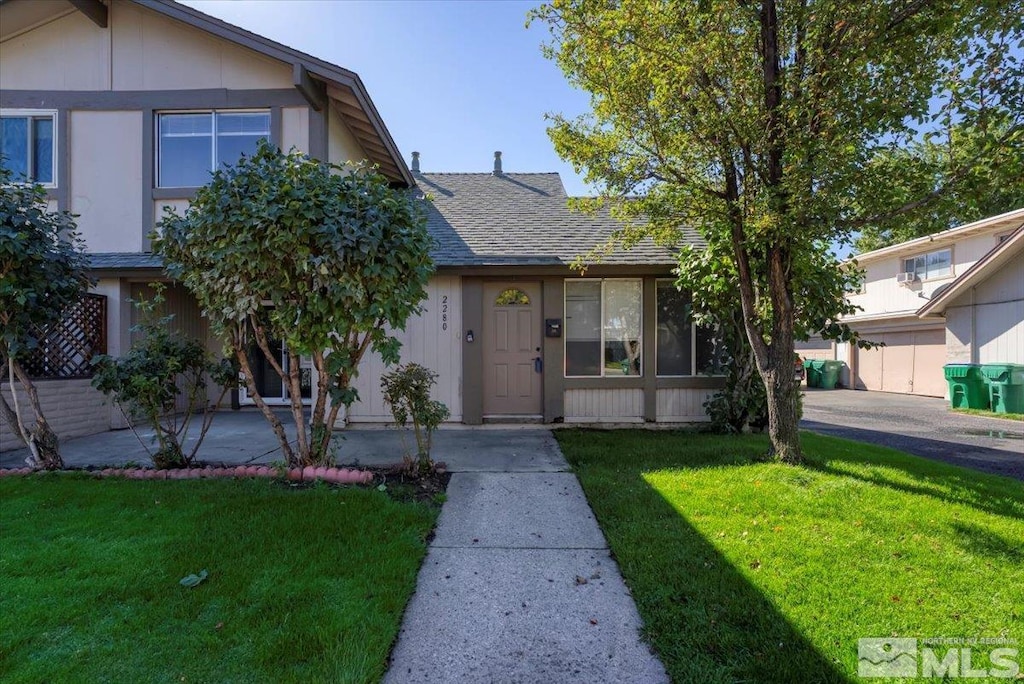 view of front of house with a front yard