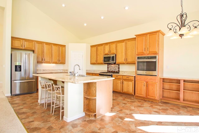 kitchen with a chandelier, sink, an island with sink, hanging light fixtures, and stainless steel appliances