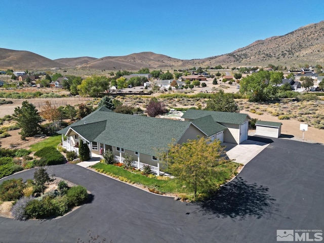 birds eye view of property featuring a mountain view