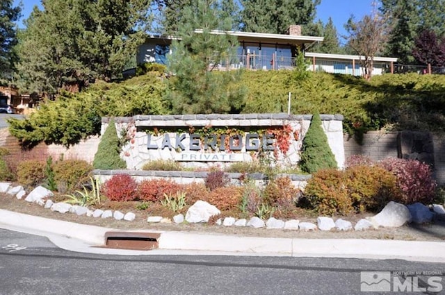 view of community / neighborhood sign