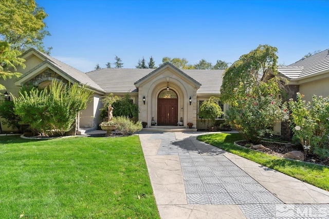 view of front of home with a front lawn