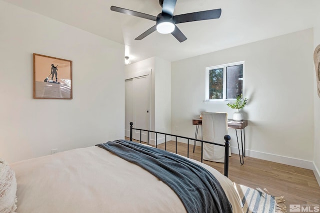 bedroom featuring light hardwood / wood-style flooring, a closet, and ceiling fan