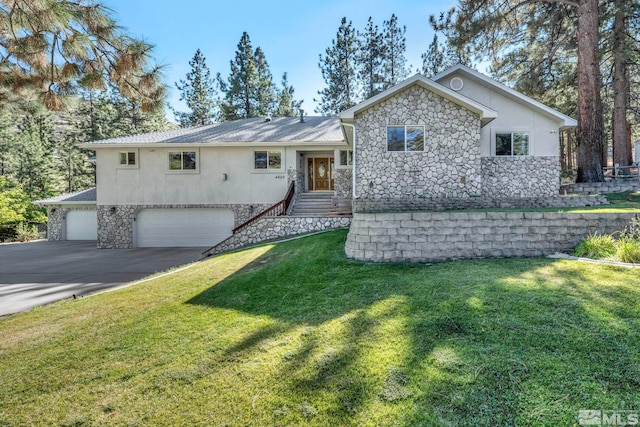 view of front of home featuring a garage and a front yard