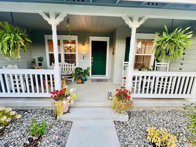 entrance to property featuring covered porch