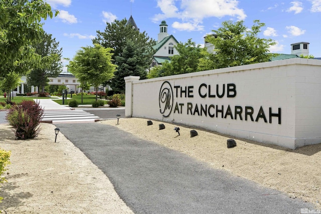 view of community / neighborhood sign