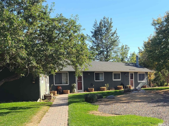 view of front of house featuring a front yard