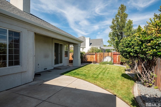 view of yard featuring a patio area