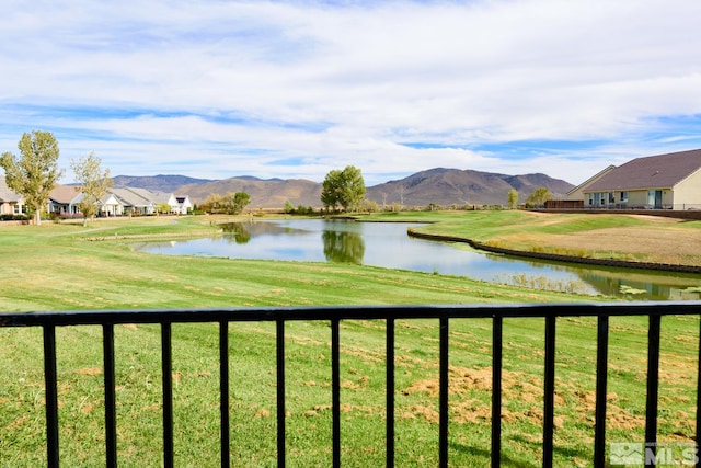 water view with a mountain view