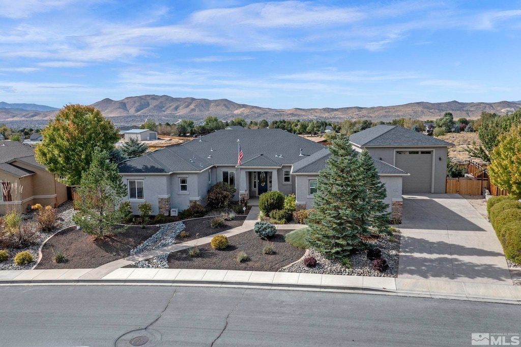 single story home featuring a mountain view