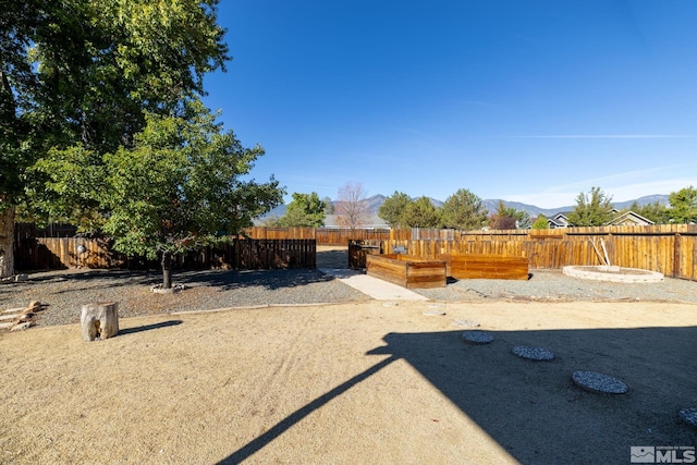 view of yard with a mountain view