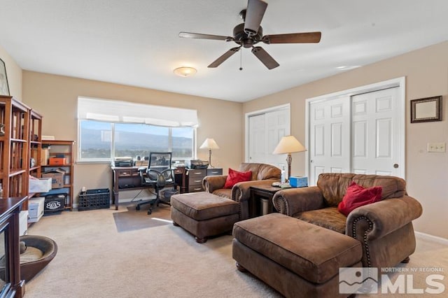 carpeted living room featuring ceiling fan