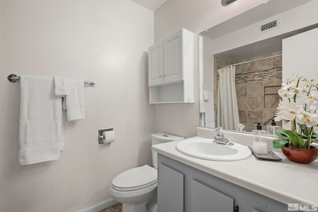 bathroom with a shower with shower curtain, vanity, and toilet