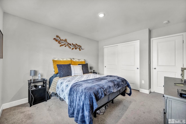 bedroom featuring carpet floors and a closet