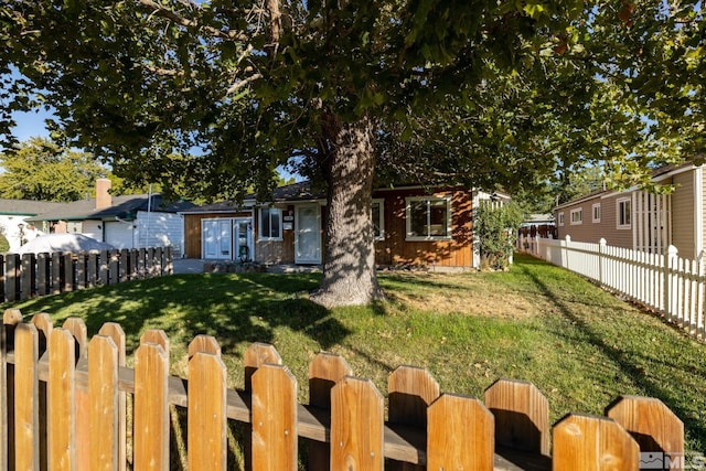 view of front facade with a front yard