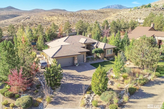 birds eye view of property featuring a mountain view