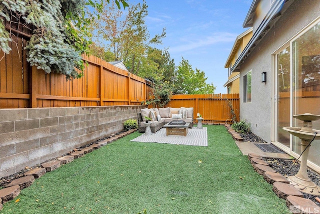 view of yard featuring an outdoor hangout area