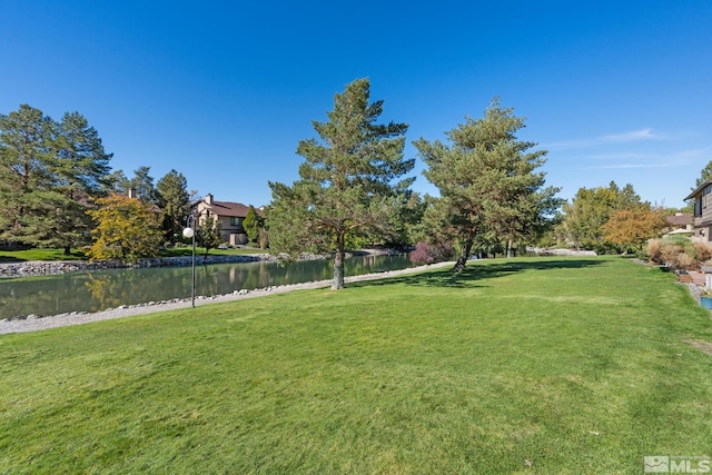 view of yard featuring a water view