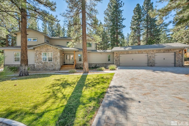 view of front of house featuring a front yard and a garage