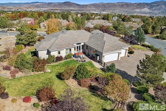 drone / aerial view featuring a mountain view