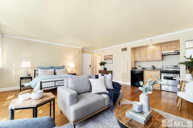 living room featuring ornamental molding, sink, and hardwood / wood-style floors