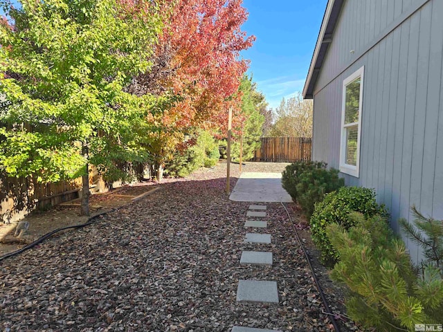 view of yard featuring a patio