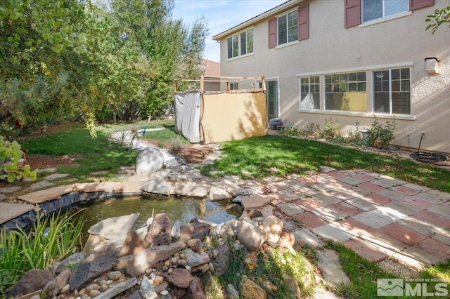 view of yard featuring a patio