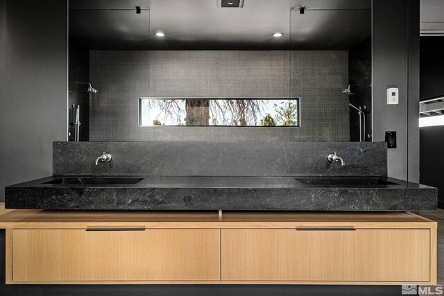 bathroom featuring vanity and decorative backsplash