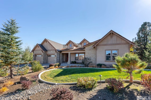 craftsman house featuring a garage and a front lawn