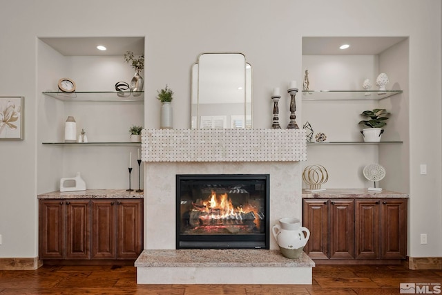 interior details with hardwood / wood-style floors