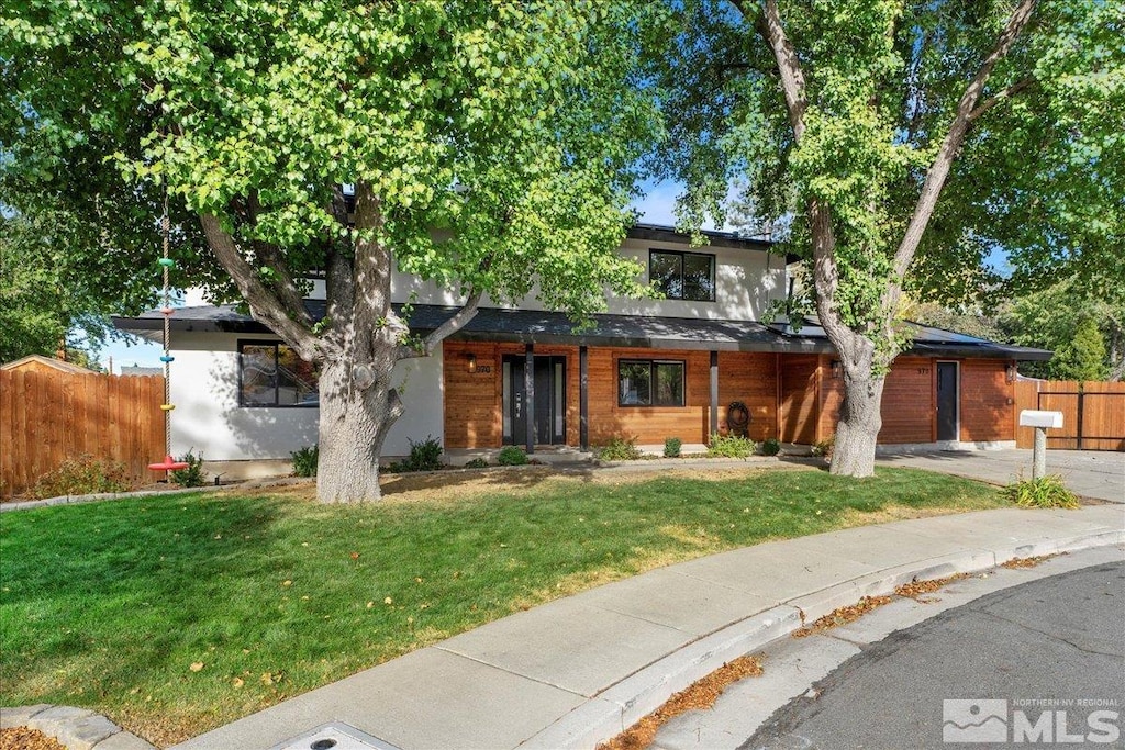 view of front of home with a front lawn