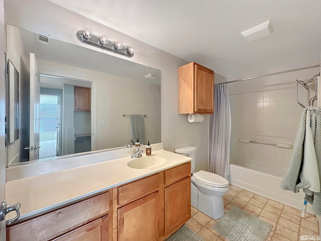 full bathroom featuring a textured ceiling, vanity, toilet, and shower / bath combo with shower curtain