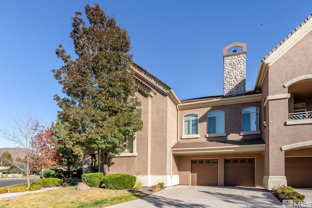 view of front facade featuring a garage