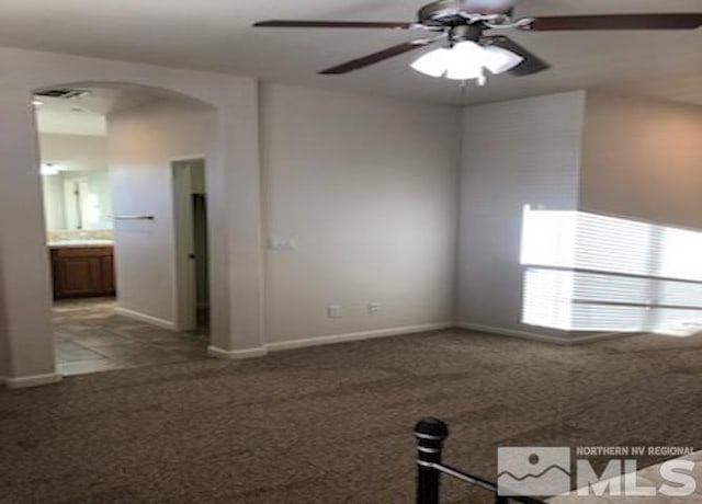 unfurnished room featuring ceiling fan and carpet flooring