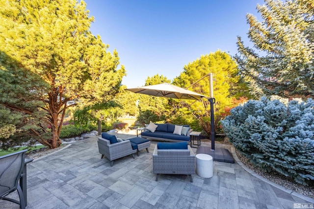 view of patio featuring an outdoor hangout area