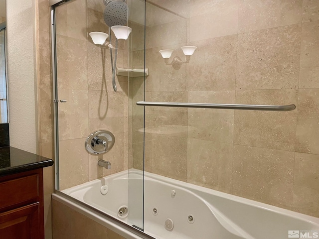 bathroom featuring tiled shower / bath