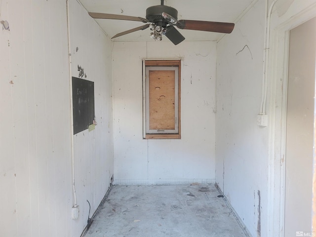 empty room featuring ceiling fan