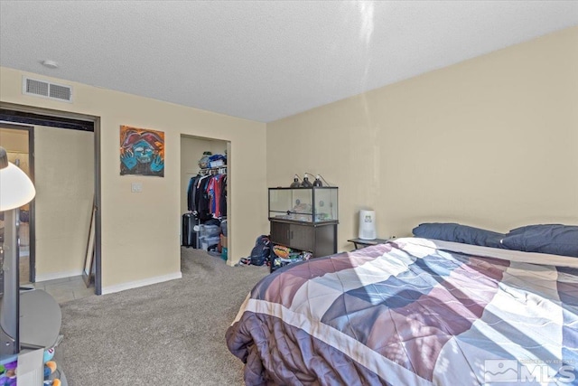 bedroom featuring carpet flooring, a textured ceiling, and a closet