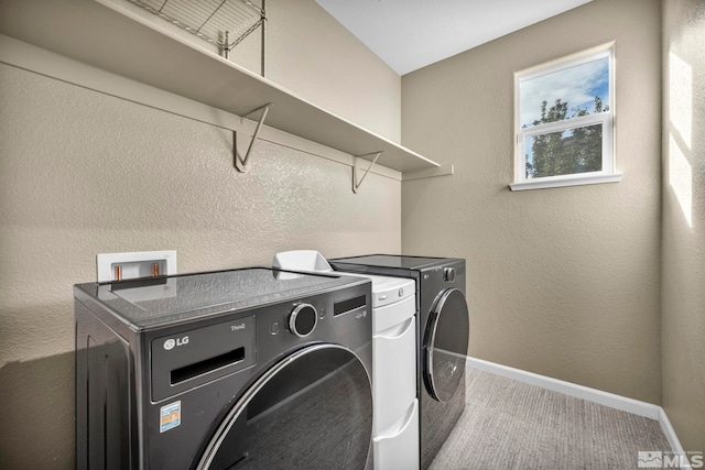 washroom featuring carpet flooring and independent washer and dryer