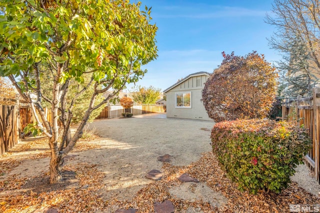 view of yard featuring a patio area