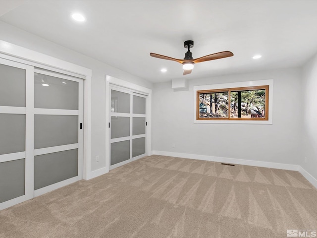 carpeted empty room featuring ceiling fan