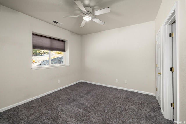 carpeted empty room featuring ceiling fan