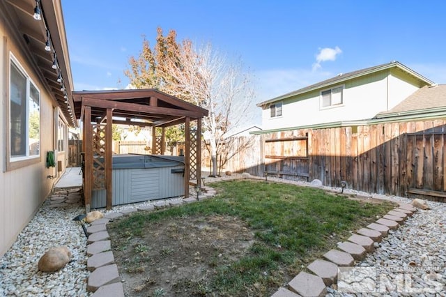 view of yard with a hot tub