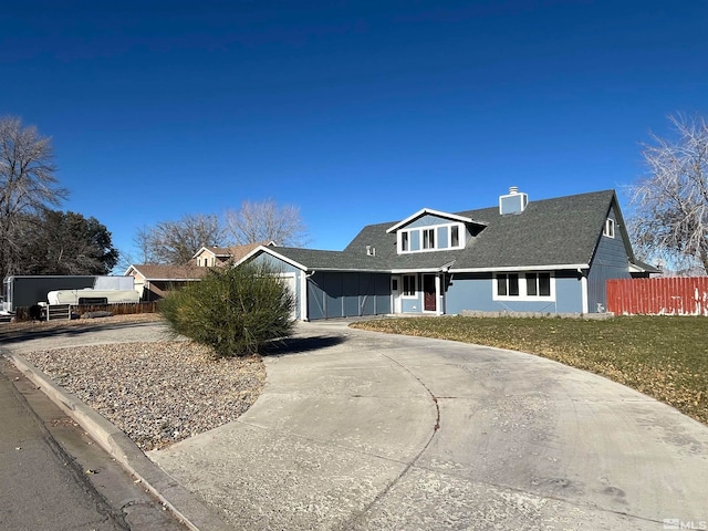 view of front of house featuring a front lawn and a garage