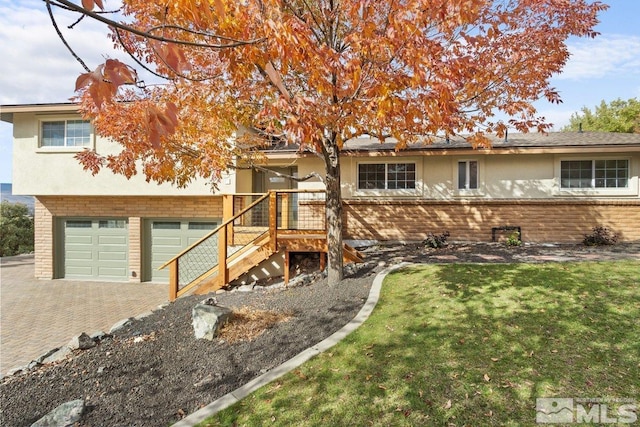 view of front of home featuring a garage and a front yard