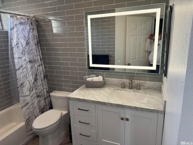 full bathroom featuring shower / tub combo with curtain, vanity, and toilet