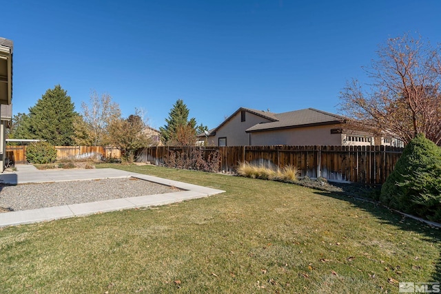 view of yard featuring a patio