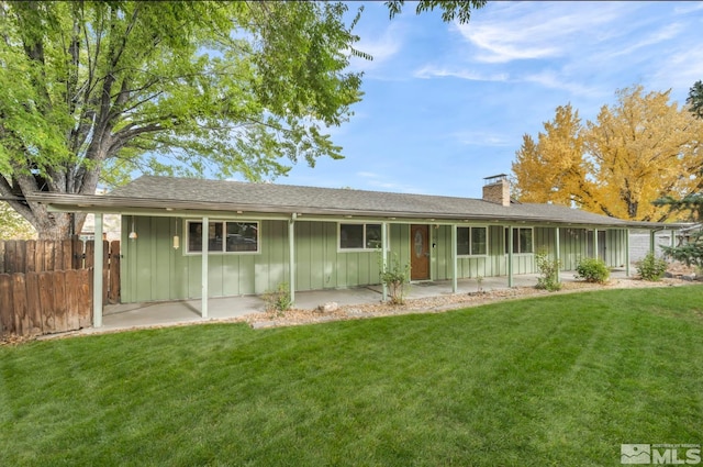 view of front facade featuring a front yard and a patio