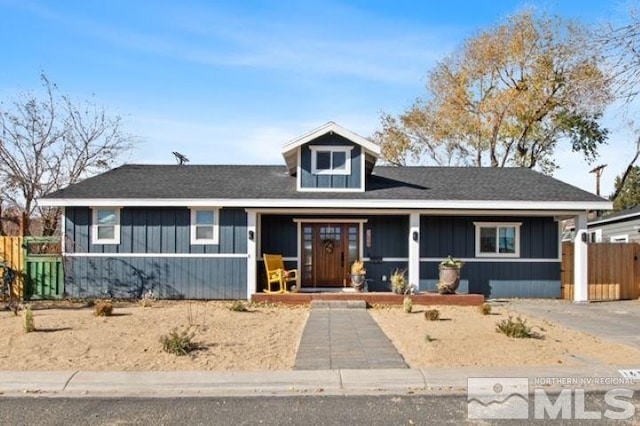 view of front of property featuring covered porch